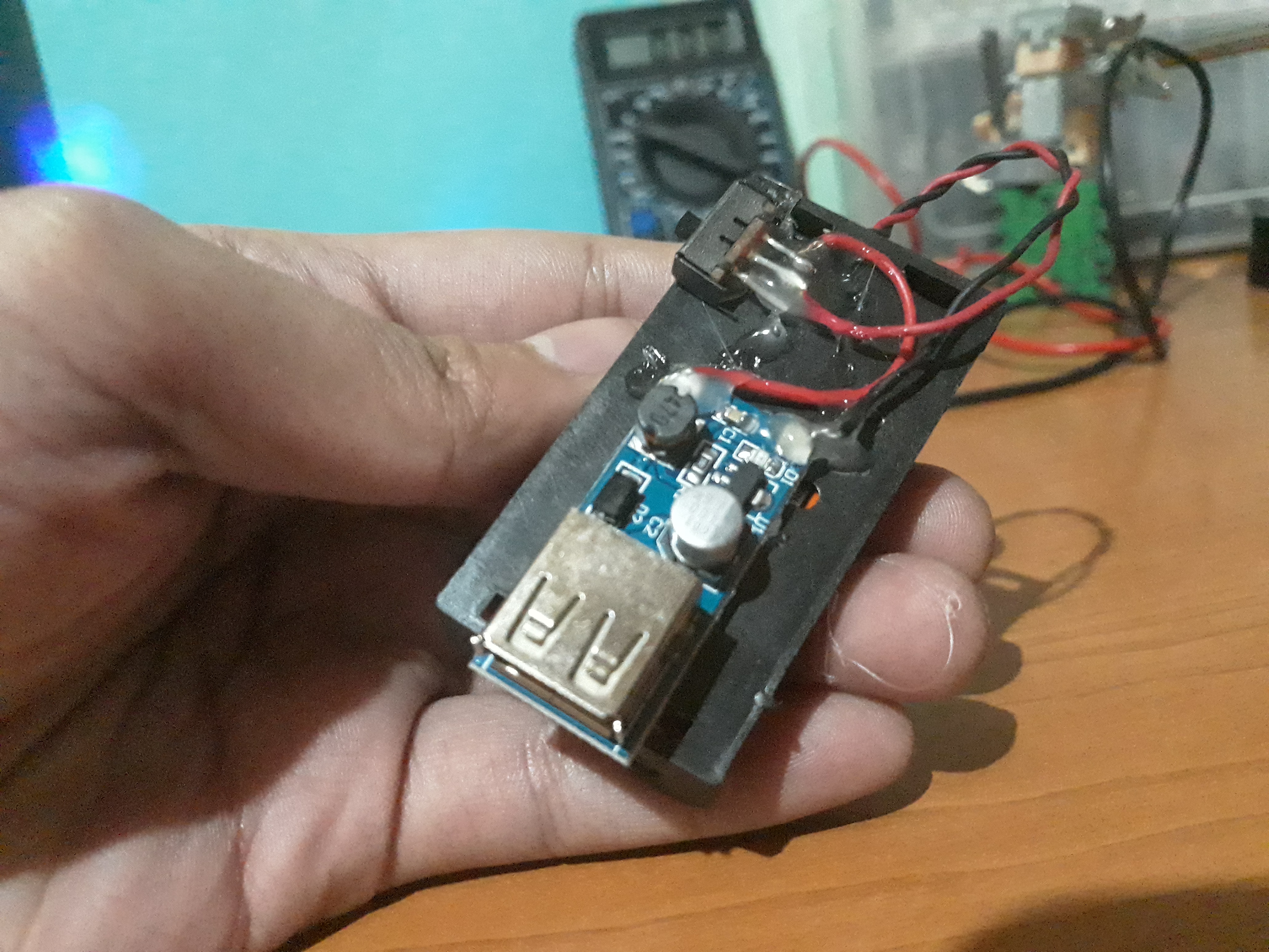 make_a_portable_charger_with_old_batteries_step_04_image_01.jpg
