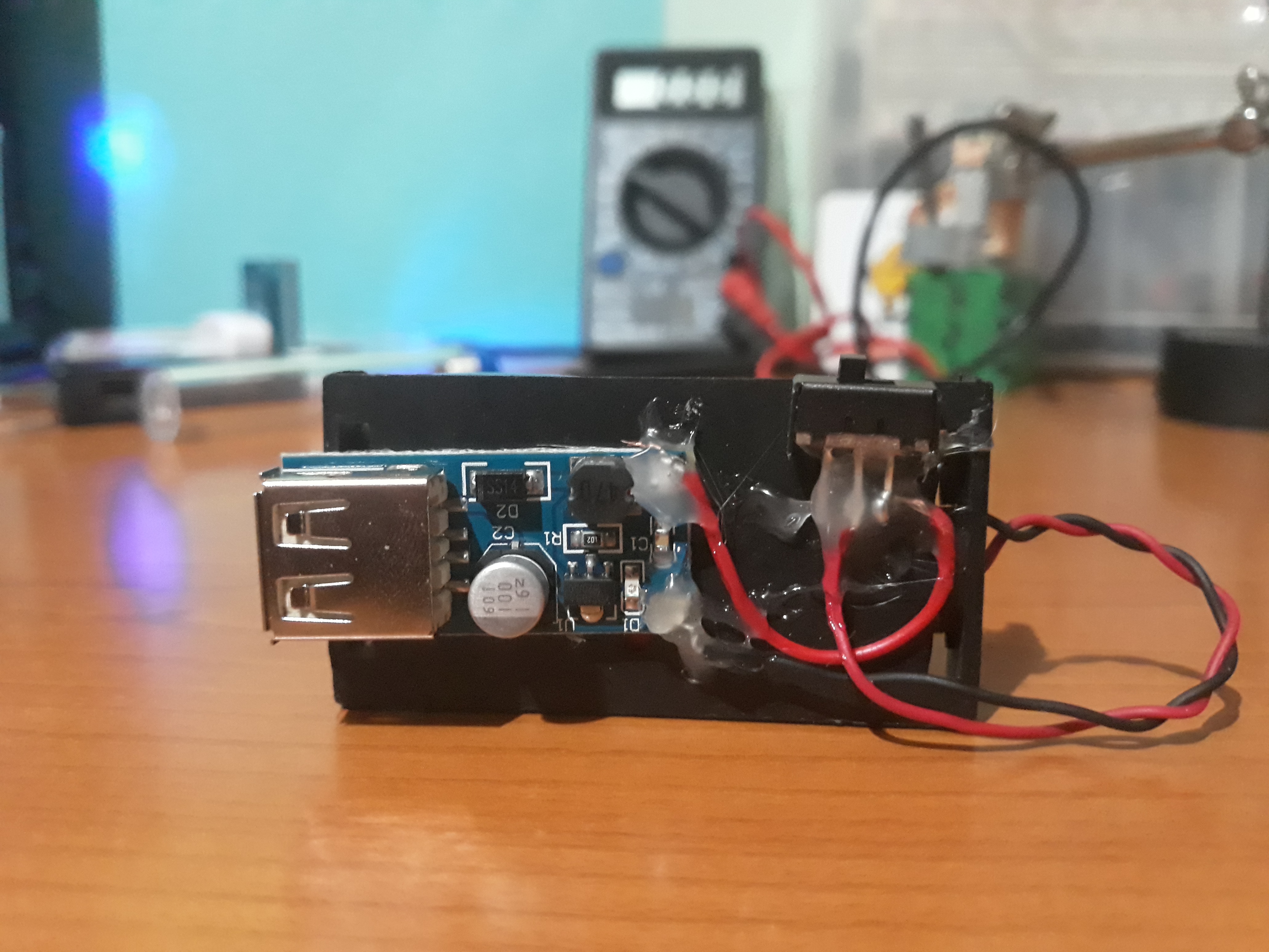 make_a_portable_charger_with_old_batteries_step_04_image_04.jpg
