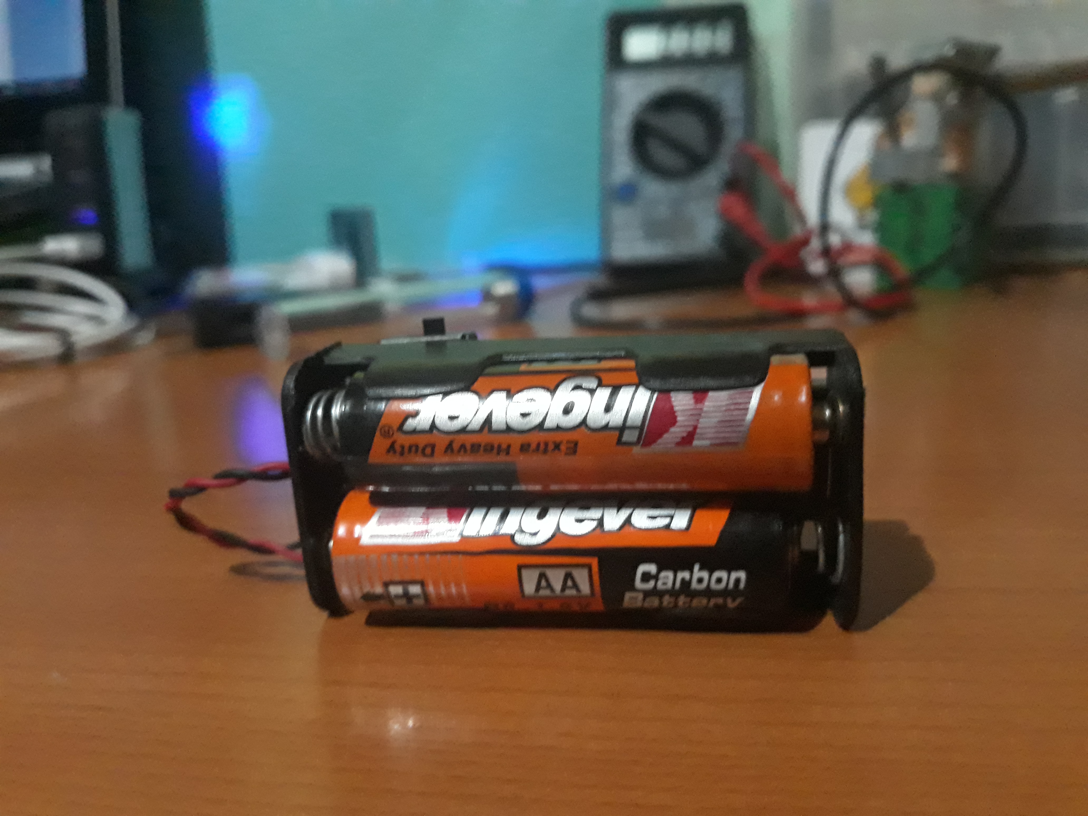 make_a_portable_charger_with_old_batteries_step_05_image_03.jpg