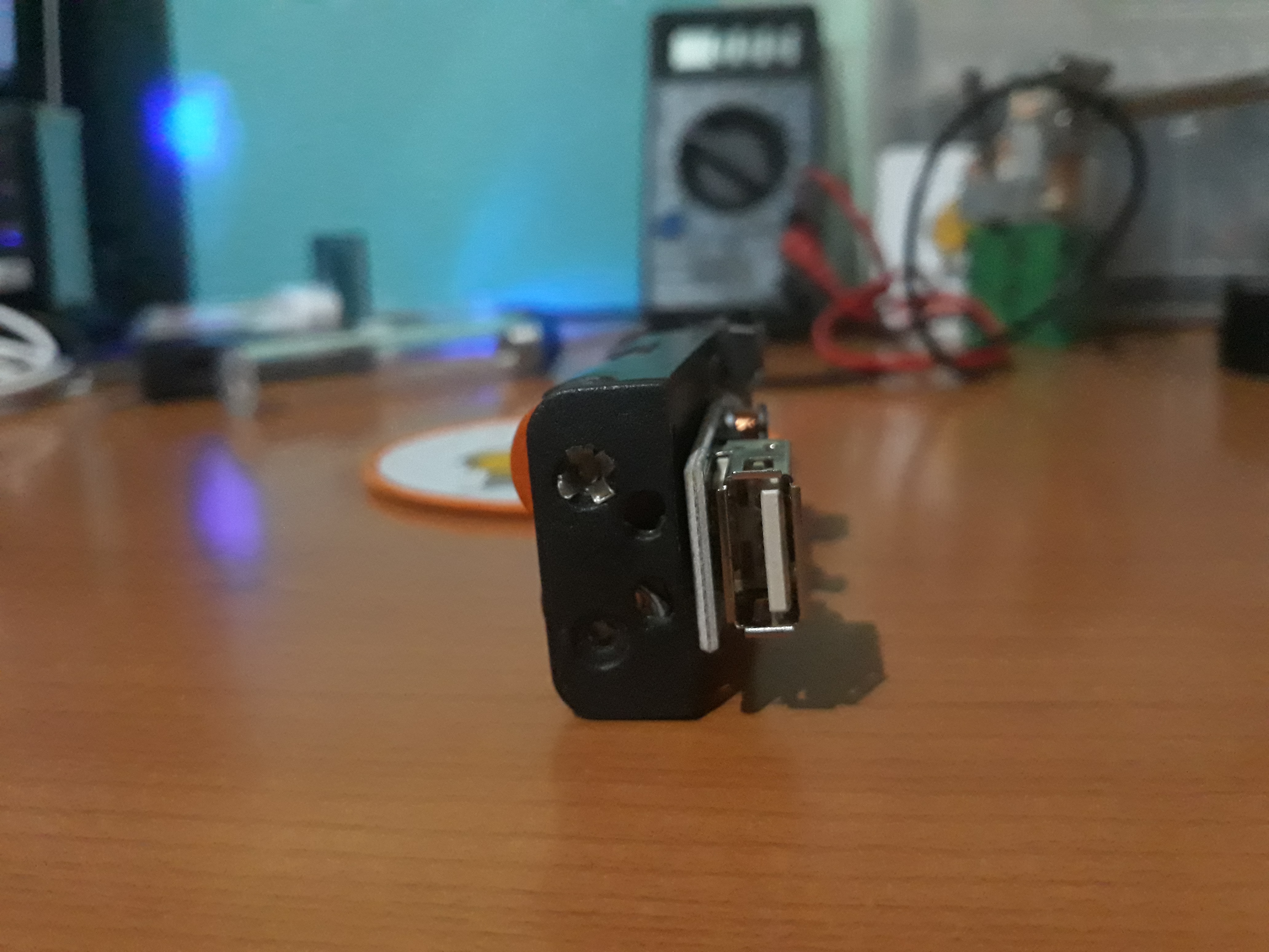 make_a_portable_charger_with_old_batteries_step_05_image_04.jpg
