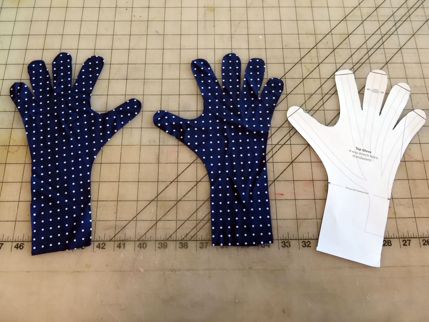 making-a-glove-for-meshing_25021976164_o.jpg