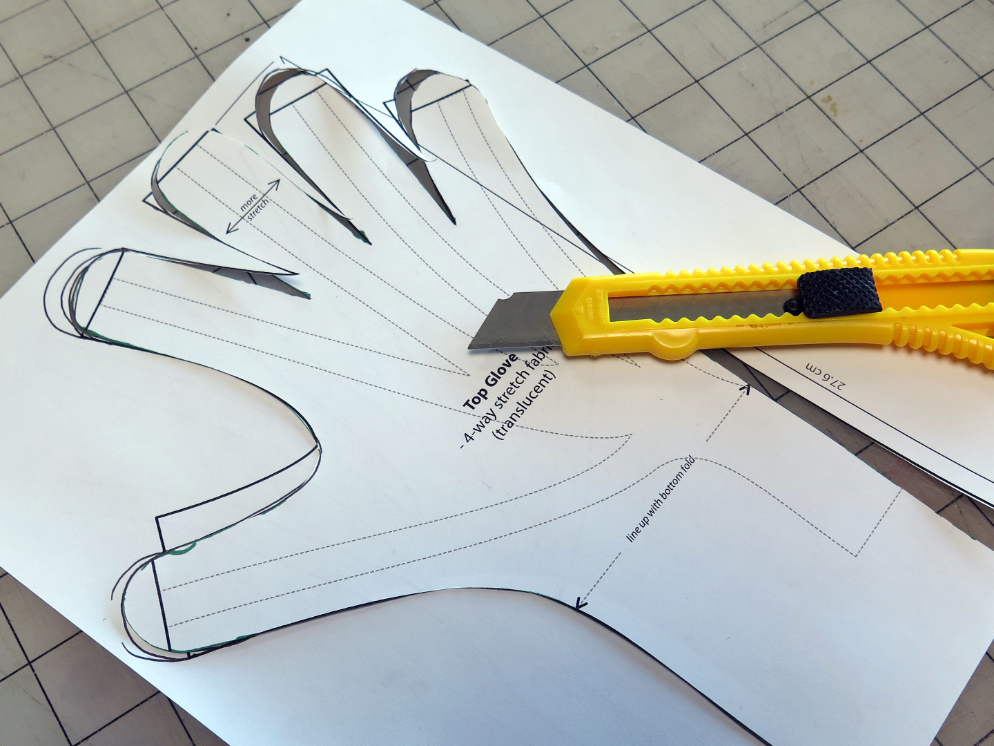 making-a-glove-for-meshing_25284919559_o.jpg