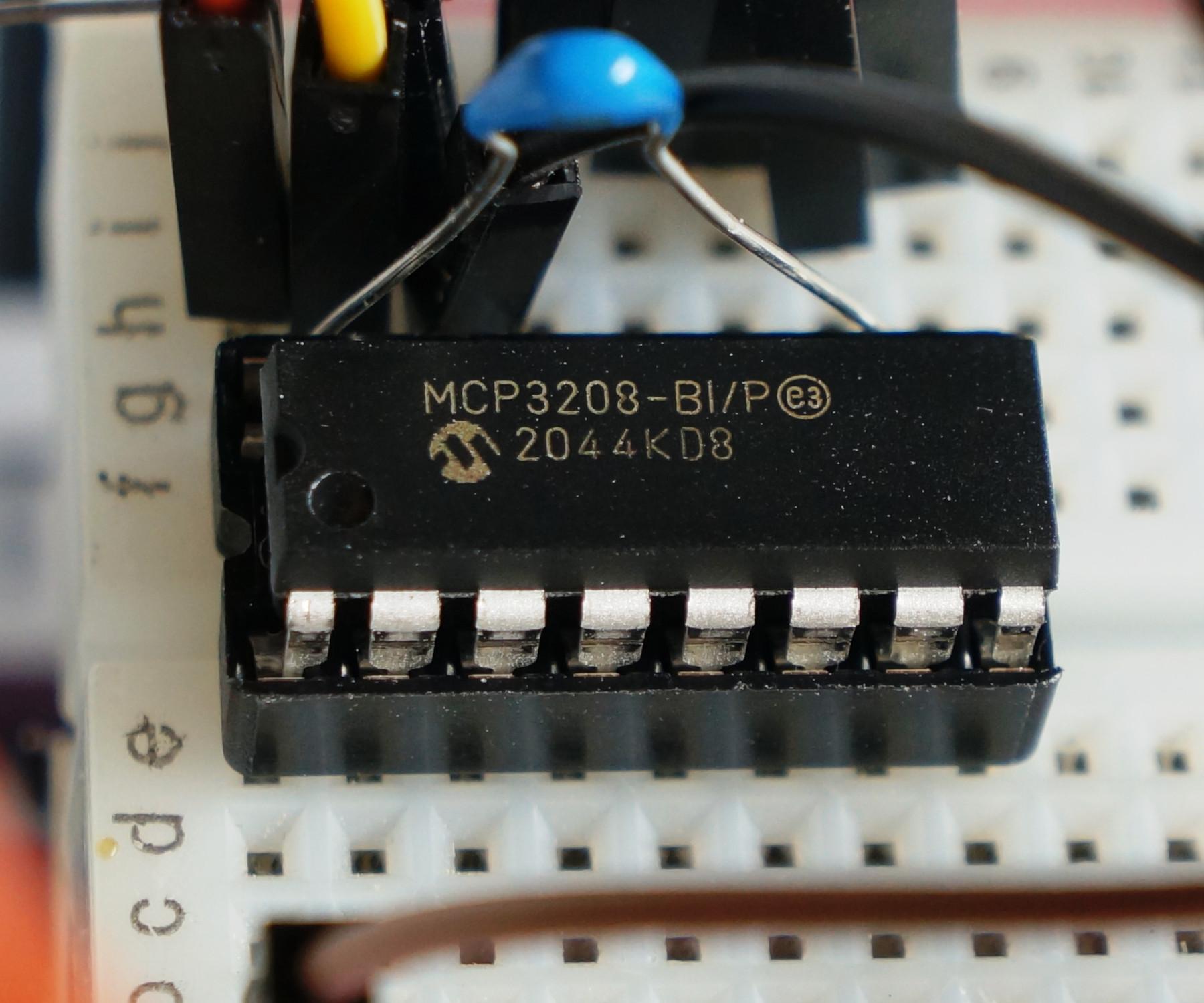 mcp3208-socketed-on-breadboard-65.jpg