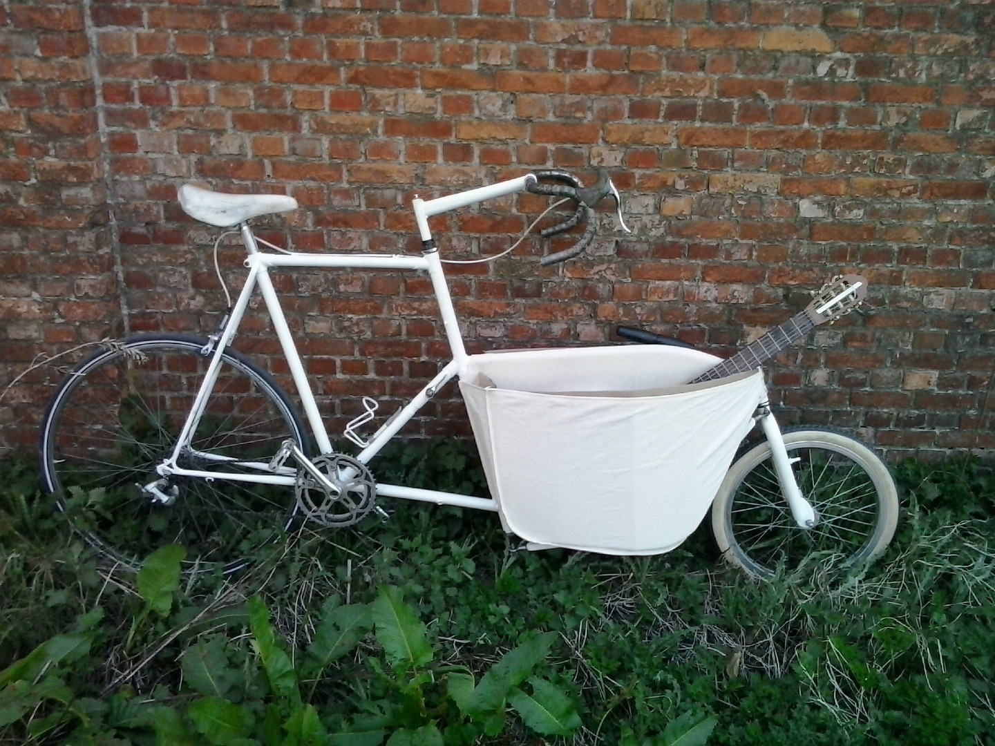 met karton buiten.jpg