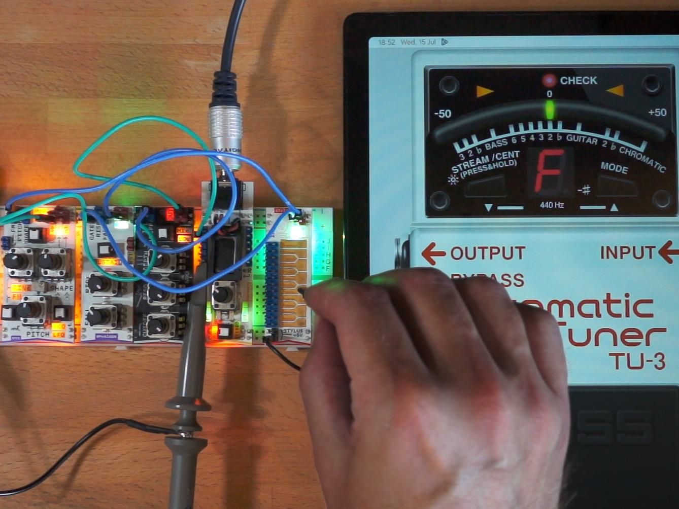 microrack-oscillator-tuning-cover.jpg