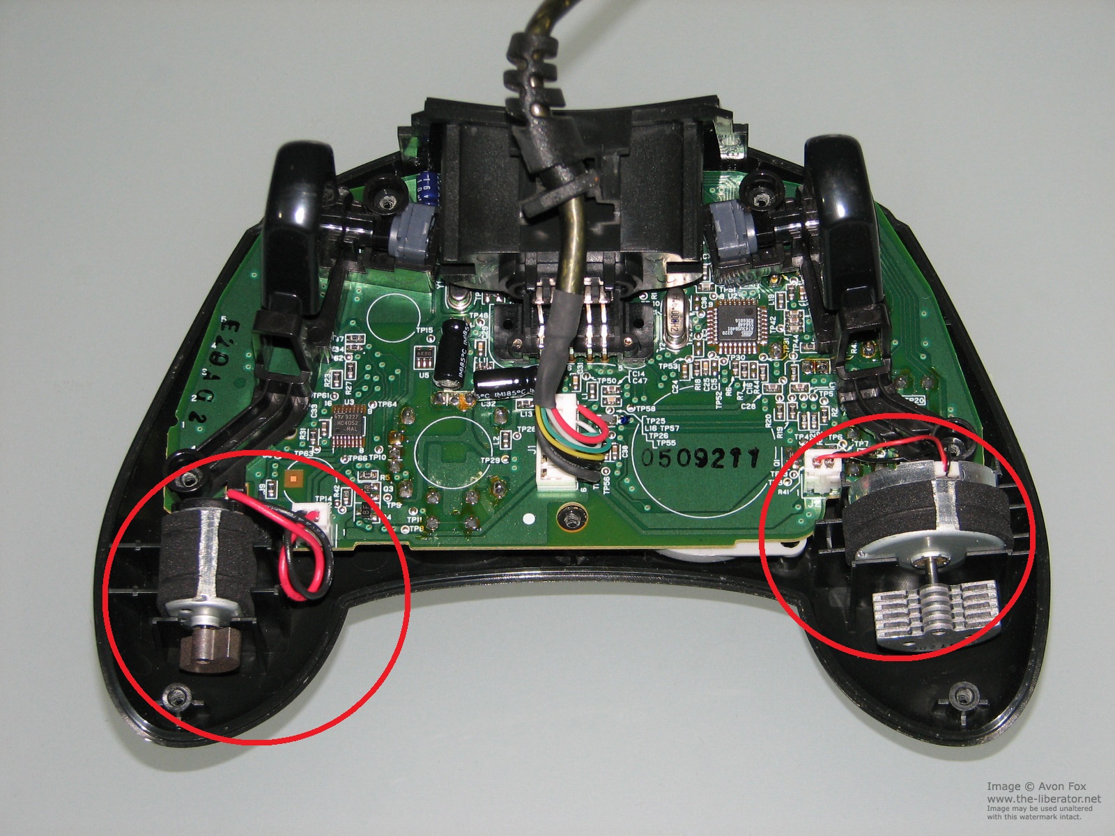 microsoft-xbox-controller-s-rev-c-04.jpg