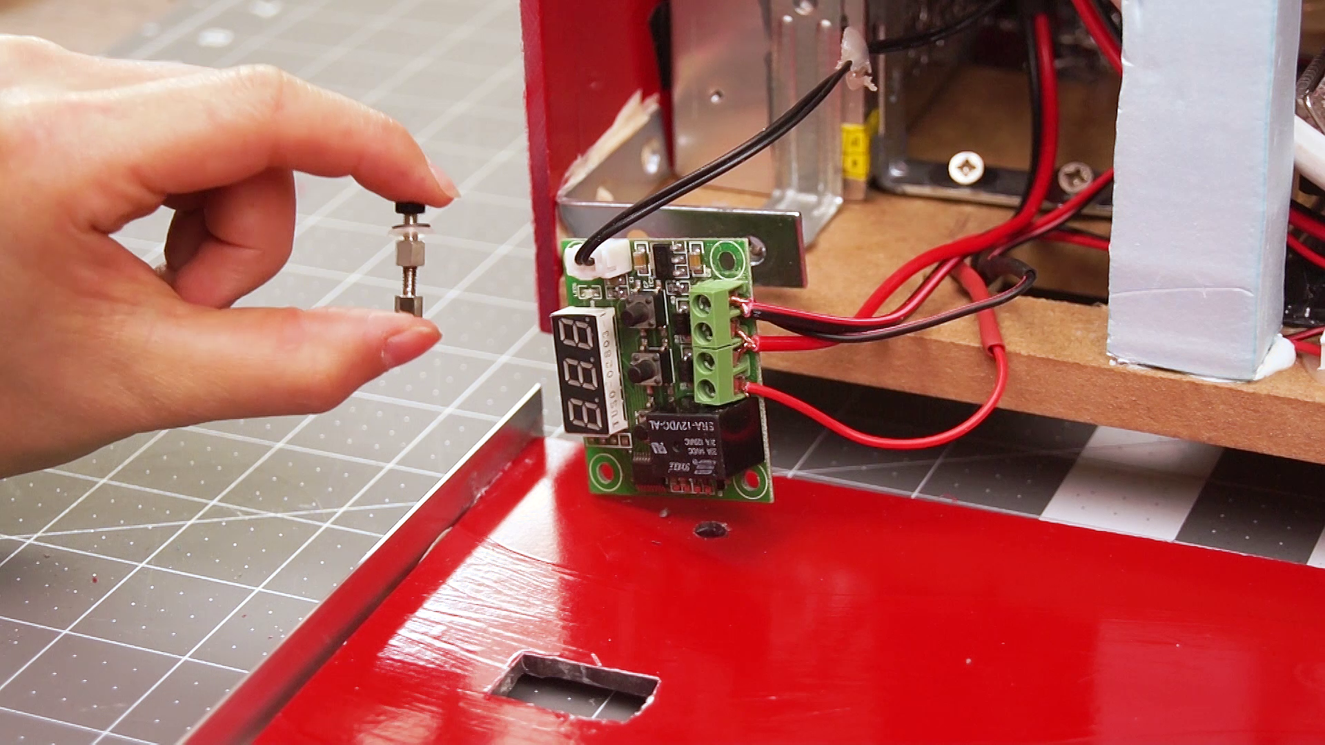 mini-fridge-desktop-camping-camper-van-workshop-electronics-2017-08-08-16h34m12s4.png