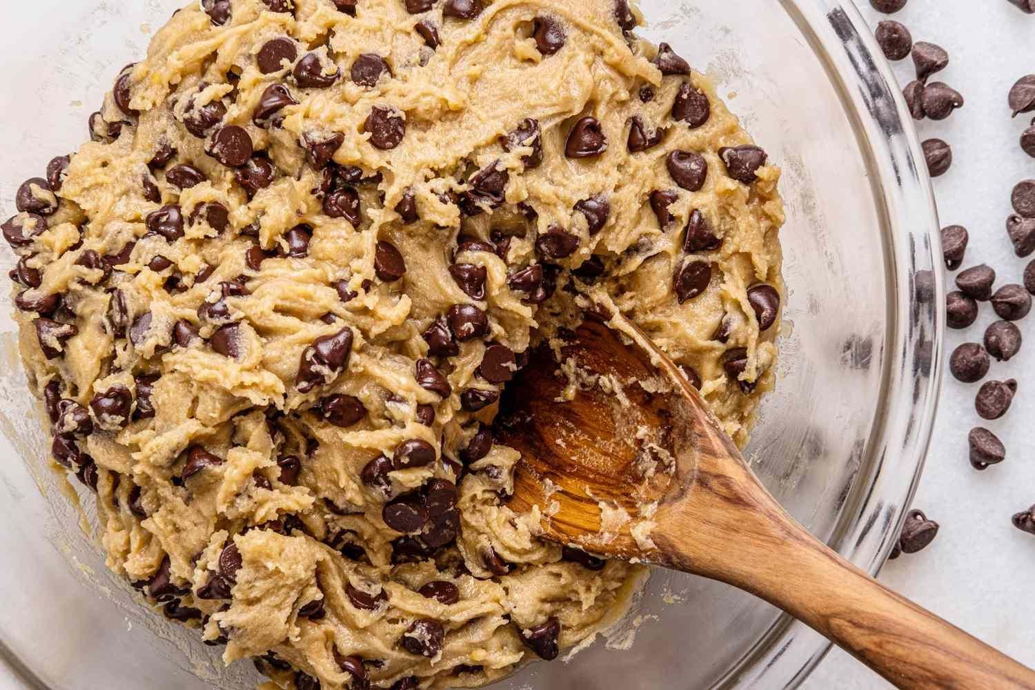 mixing-cookie-dough-chocolate-chip-getty-0921-2000-aae823e4bbb34227b71ff51d00bdb06f.jpg
