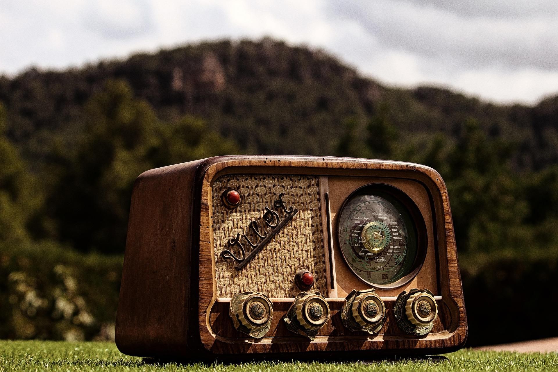 mon18marti-radio-5045924_1920.jpg