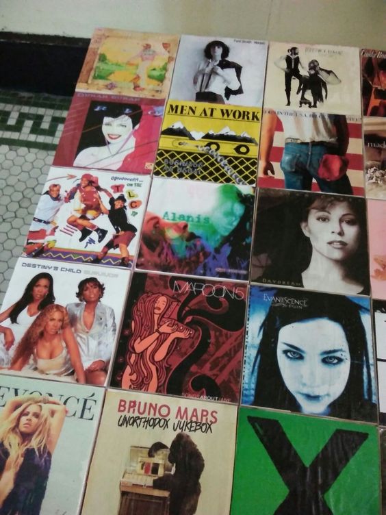 music coffee table 16.jpg