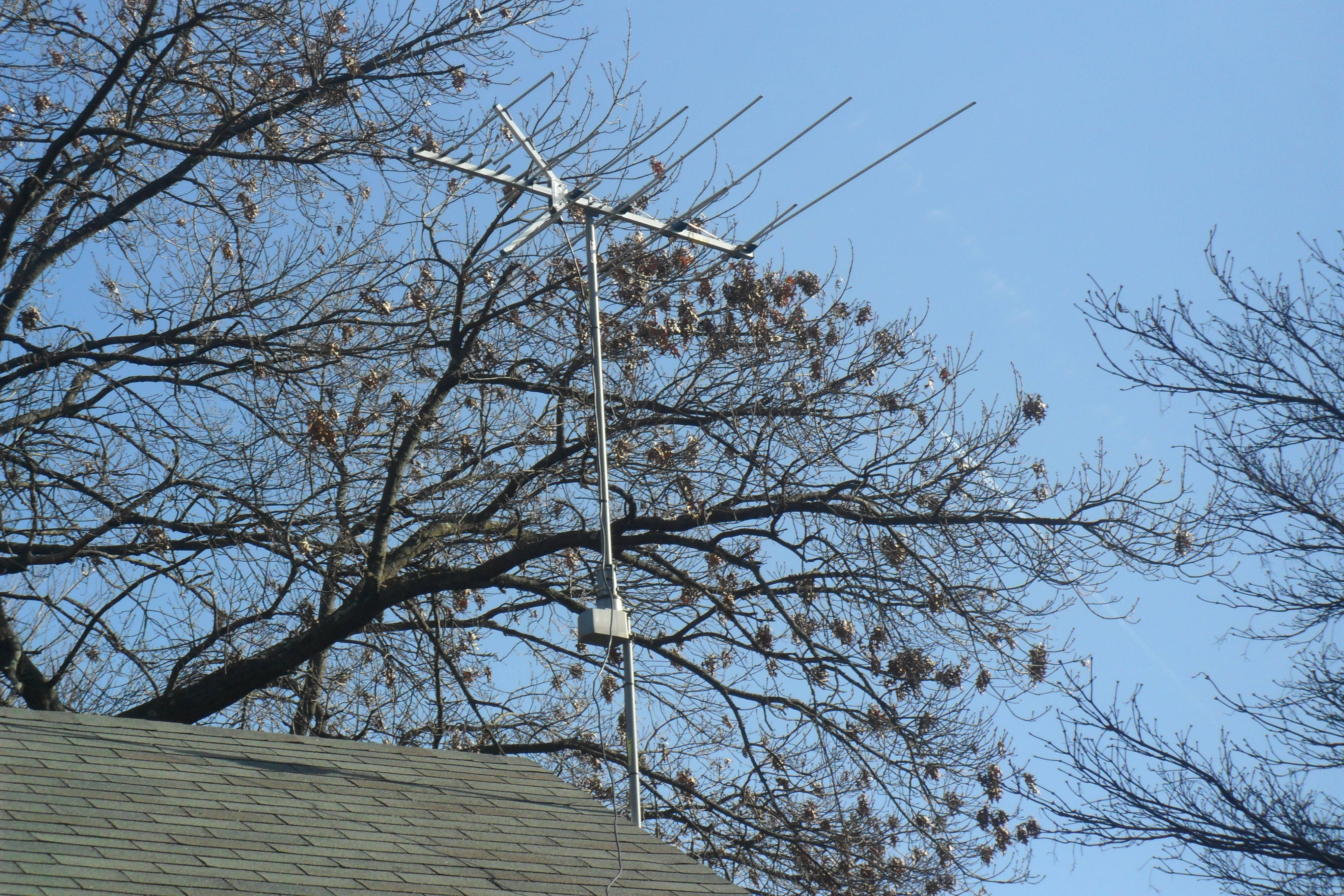 my_antenna_roof.JPG