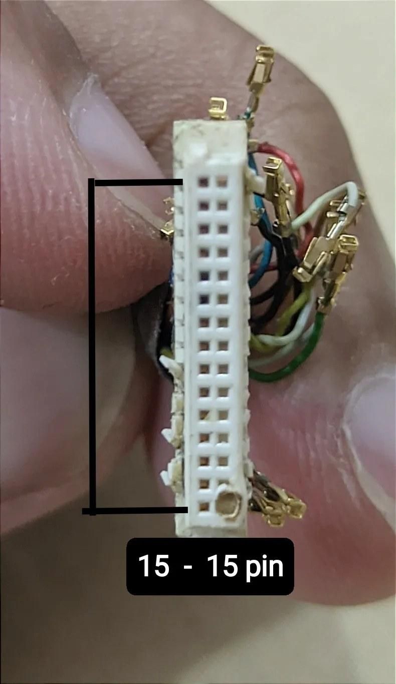 old_display_cable_connector_front.jpg