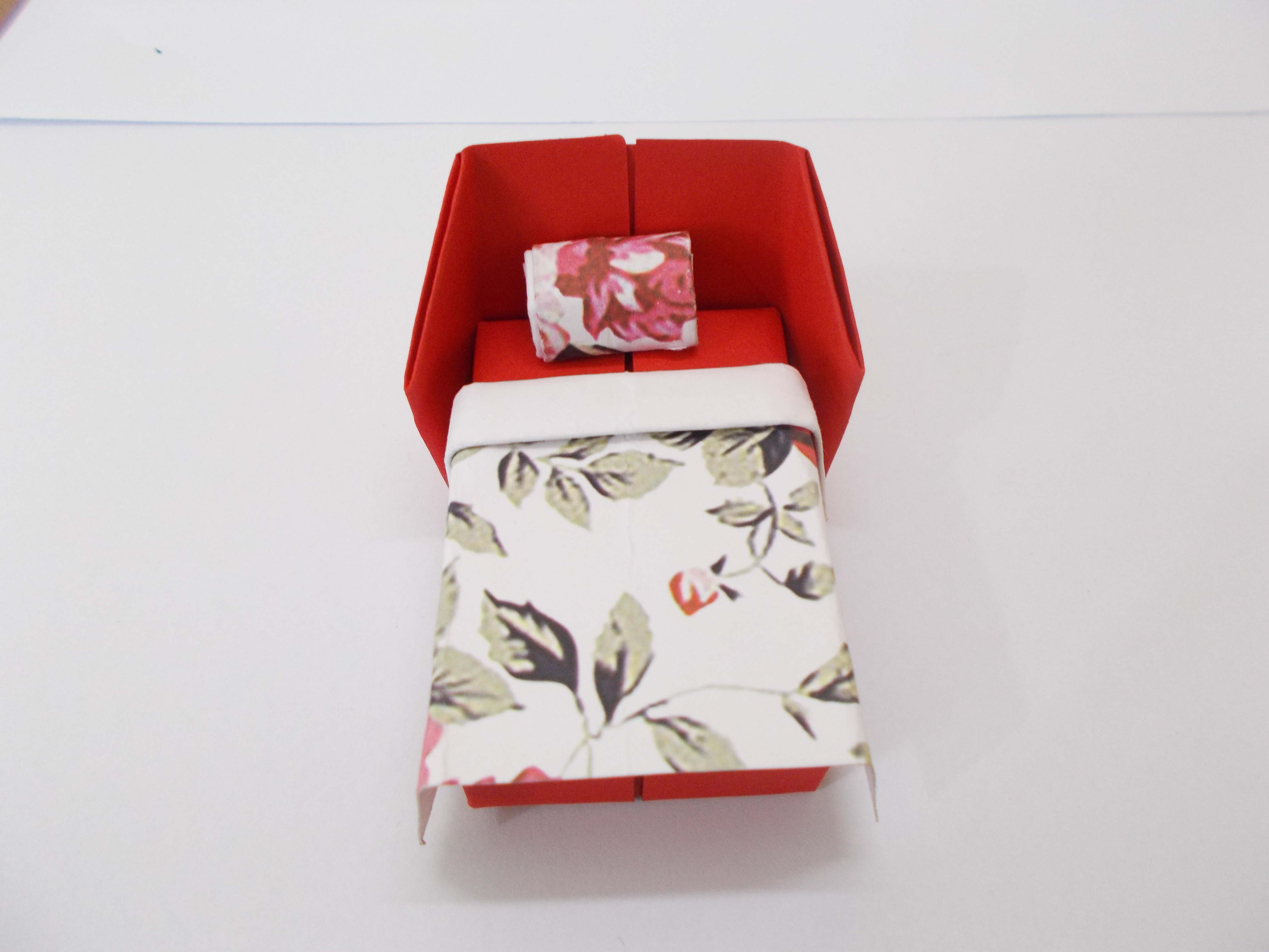 origami-dollhouse-bed.JPG