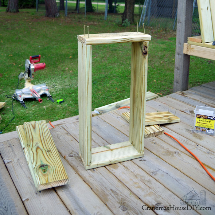 outdoor-end-table-cooler-flower-planter-do-it-yourself.jpg