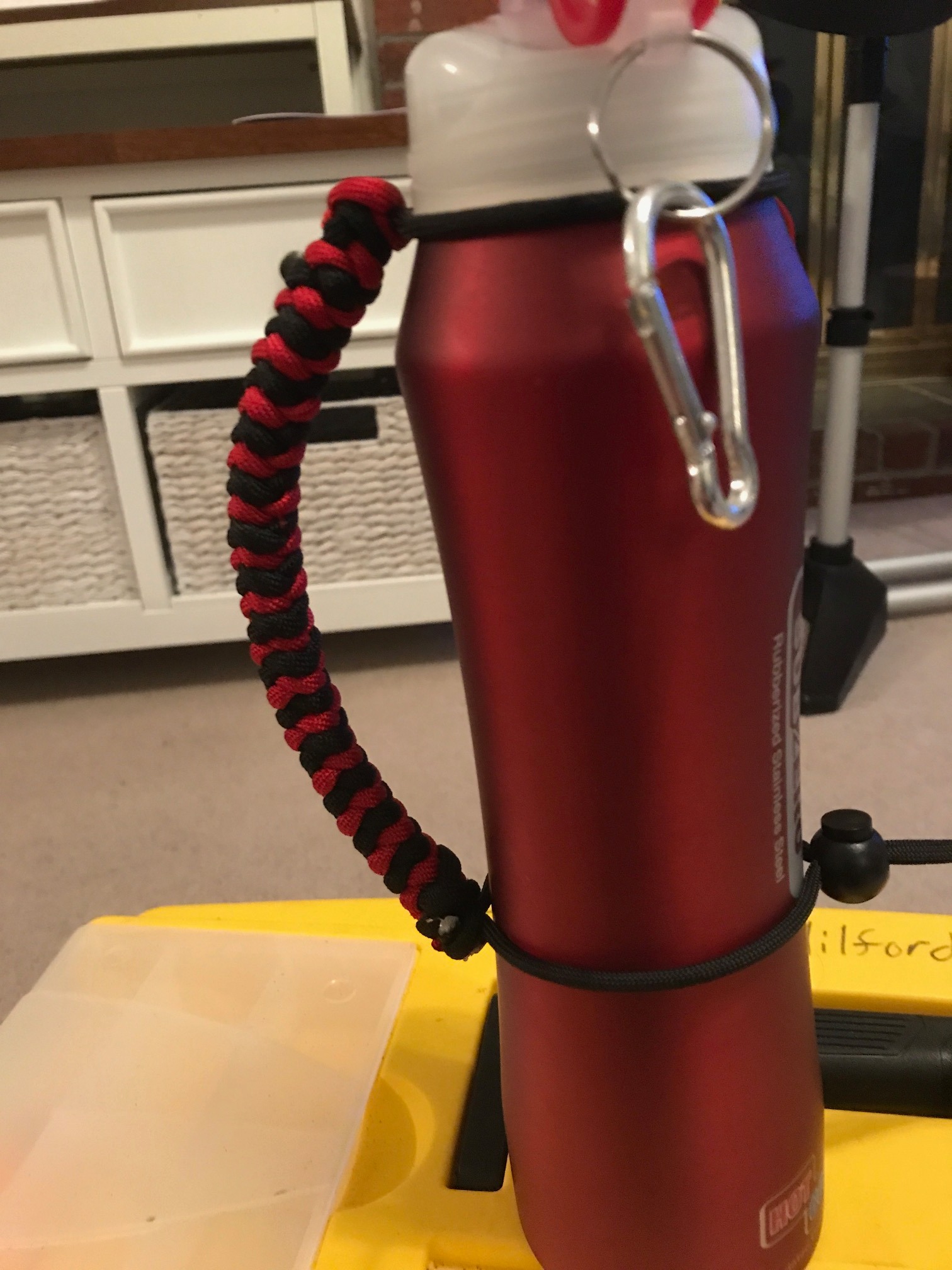 paracord-water-bottle-handle-side-view.JPG