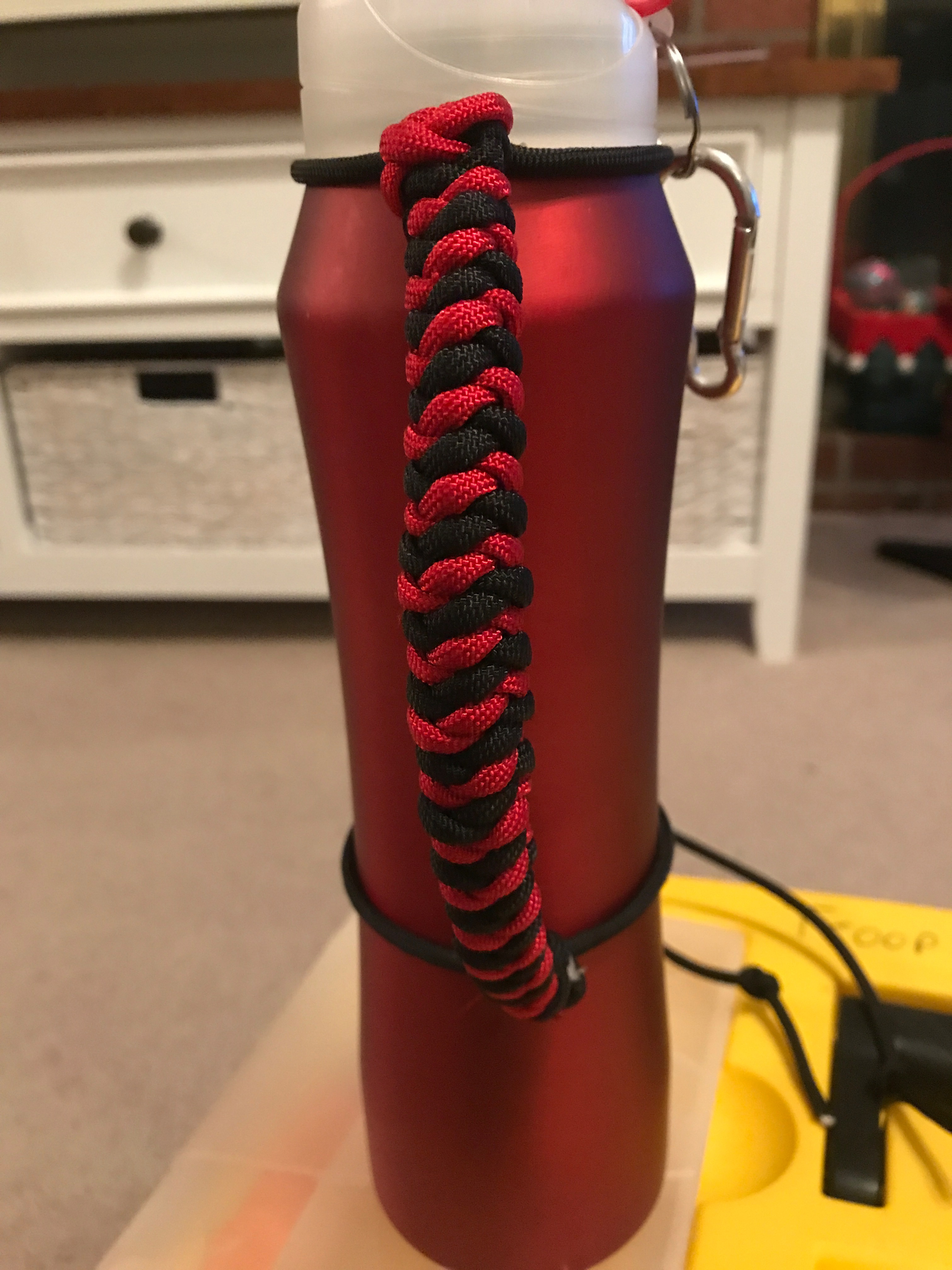 paracord-water-bottle-handle.JPG