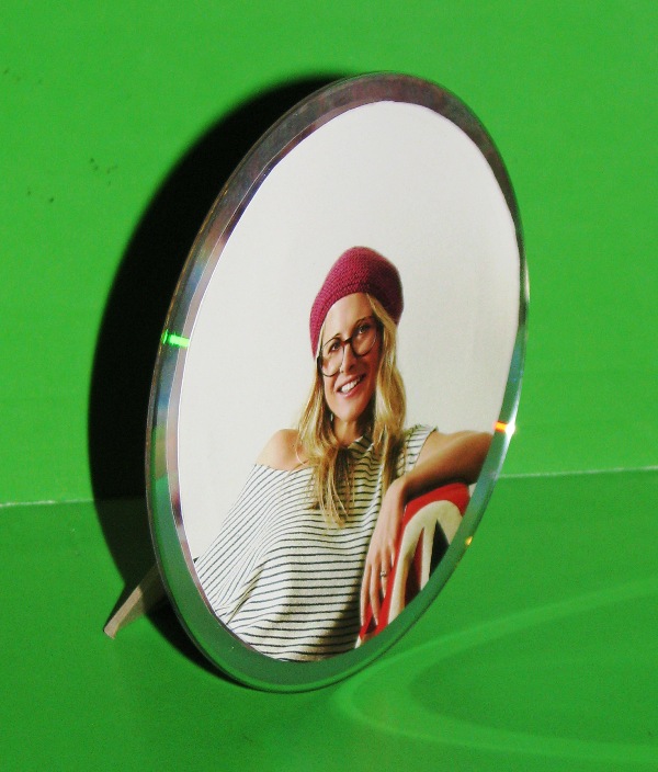 photo stand.jpg