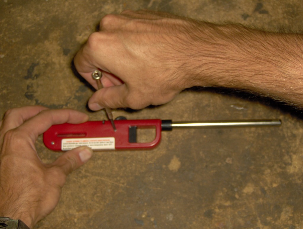 piezo-pen-lighter-disassembly-01.jpg