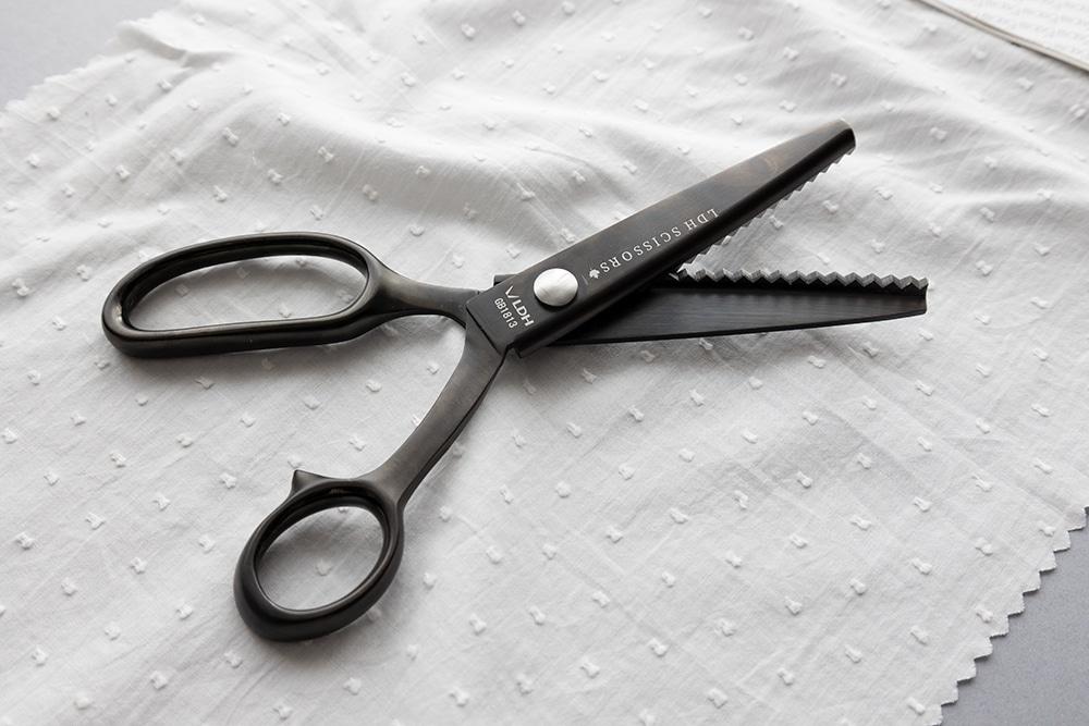 pinking-shears-white-fabric-threads-monthly-1000px-c.jpg