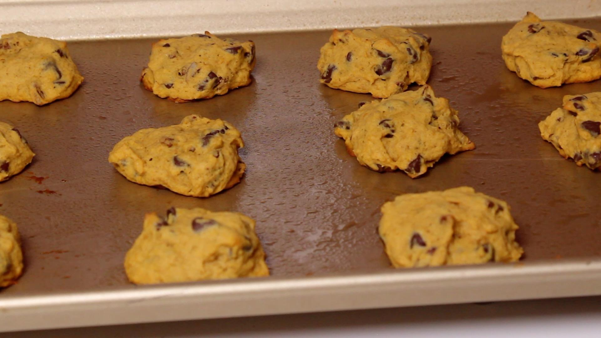 pumpkin chocolate chip cookies13.jpg