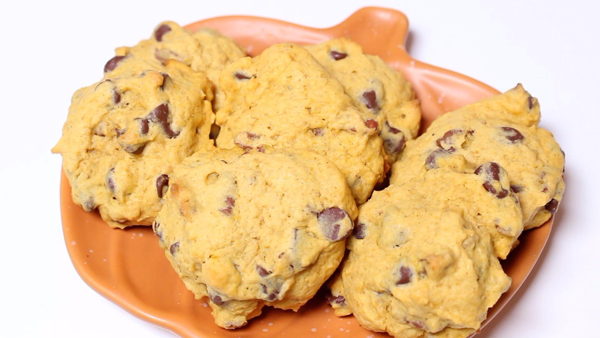 pumpkin chocolate chip cookies20.jpg