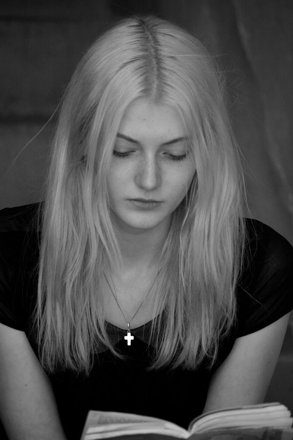read-person-black-and-white-girl-woman-hair-549654-pxhere.com.jpg