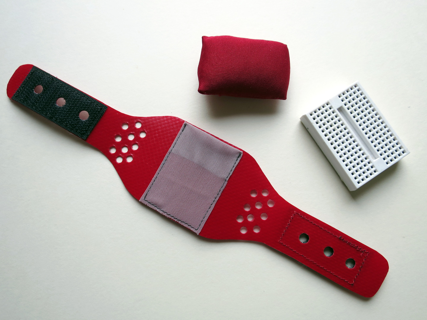 red-breadboard-pincushion-bracelet_17653221143_o.jpg