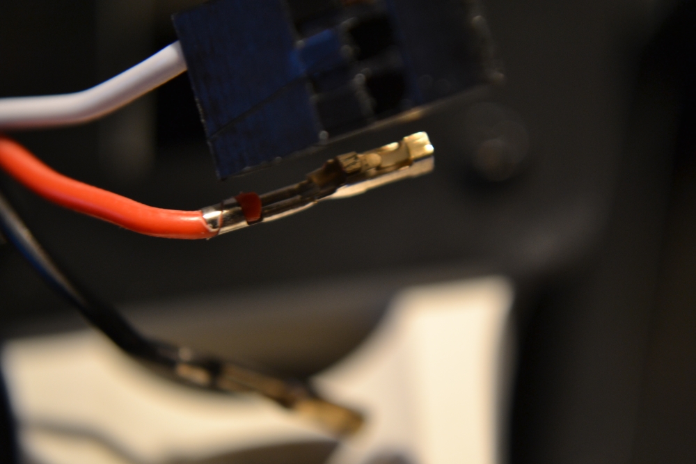 remove_the_power_and_groud_wires_from_the_motor_three_plug.jpg