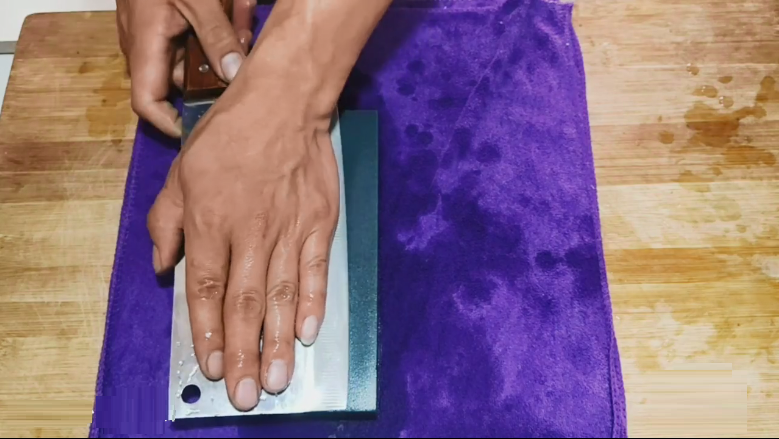 replace the other side and sharpen the blade.png