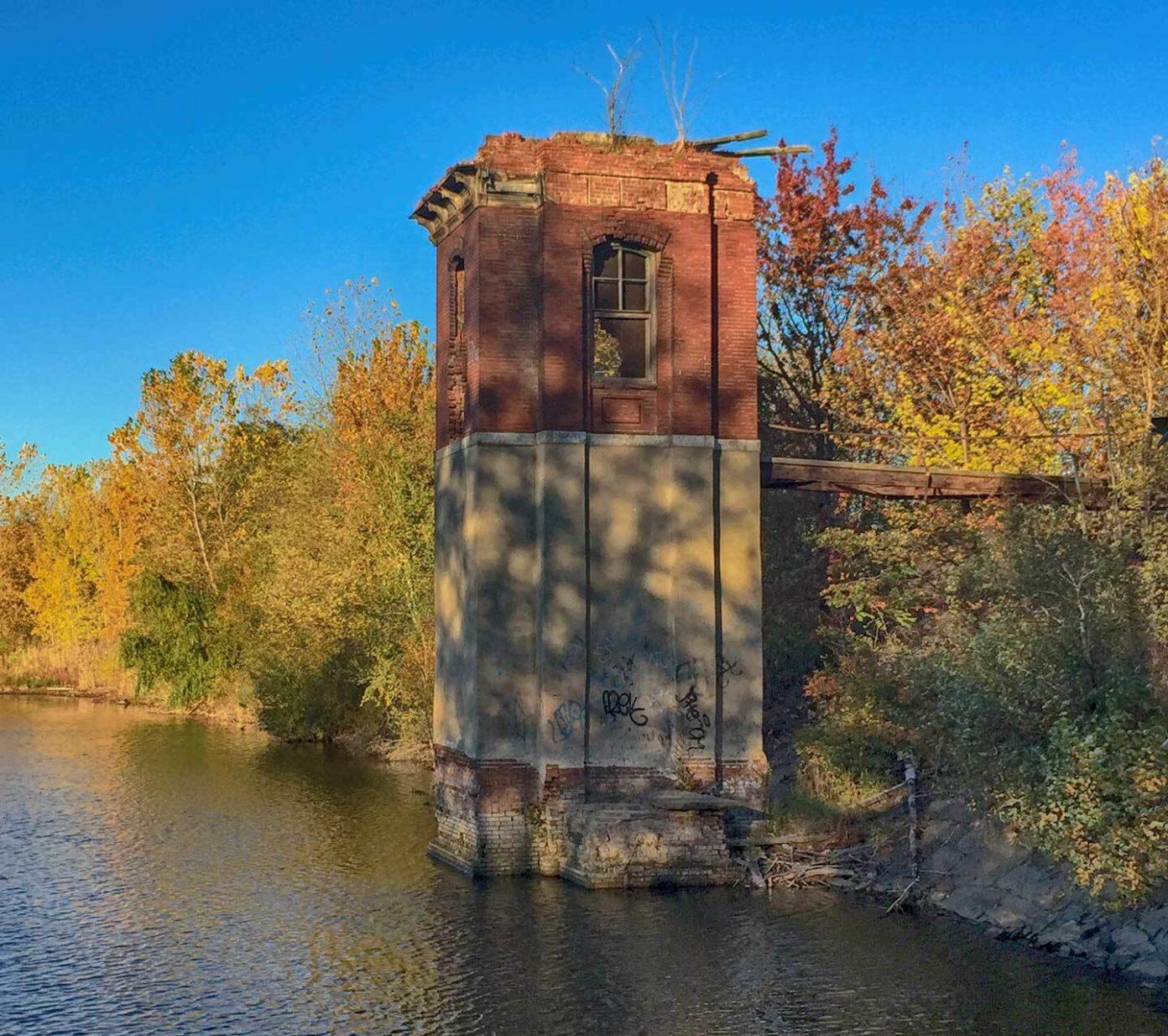 reservoir3_screen_house.jpg