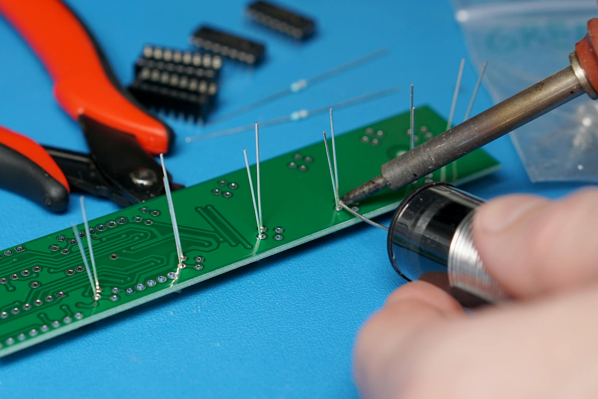 round-counter_electronics_03-soldering.jpg