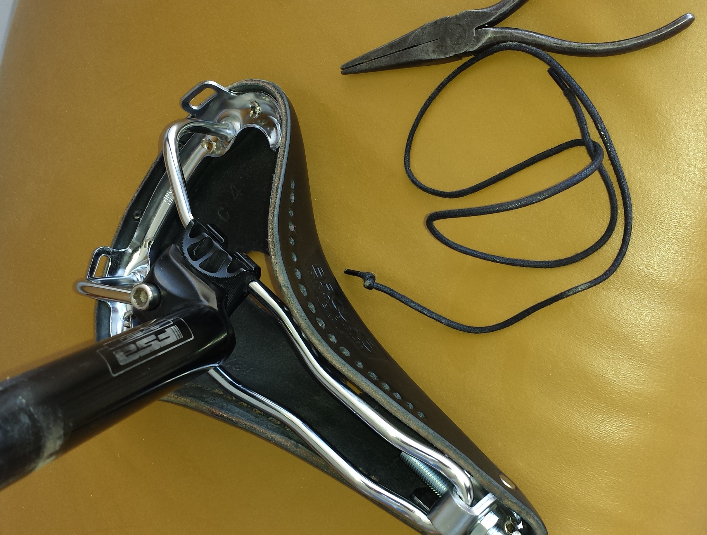 saddle_lace_pliers.jpg