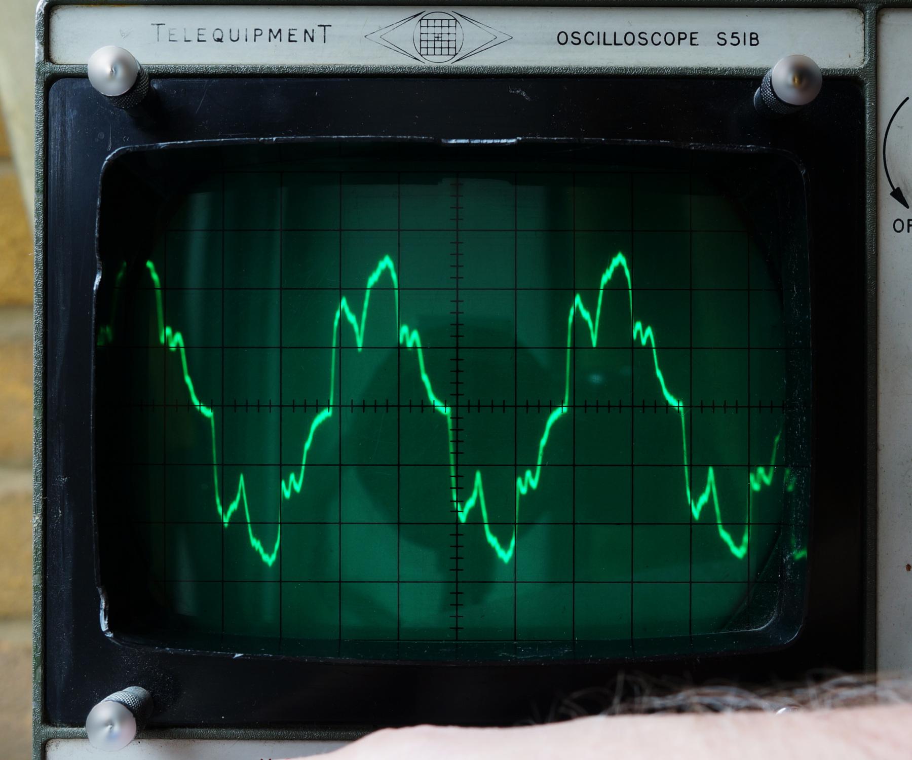 scope-mainshum-0.2v-uncalib-1-65.jpg