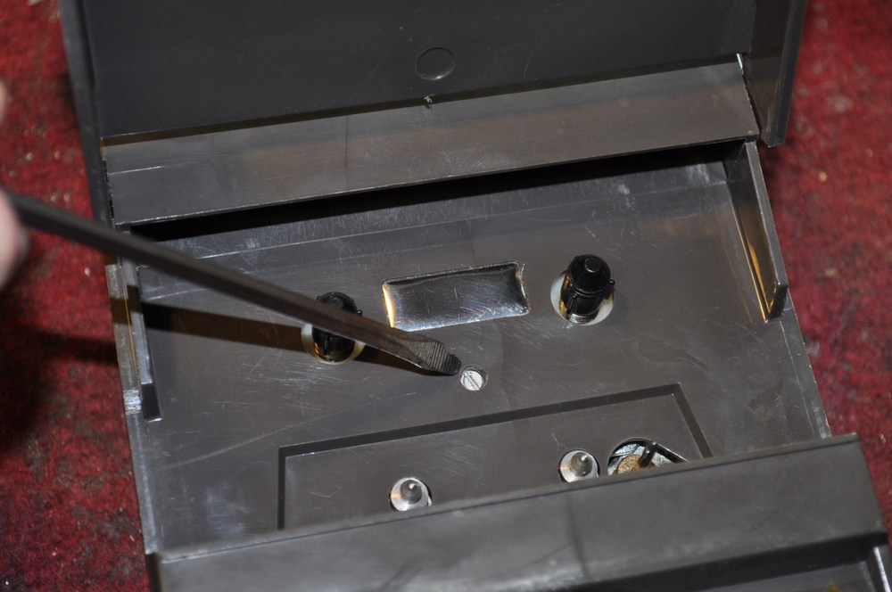 screws holding chassis 5.JPG