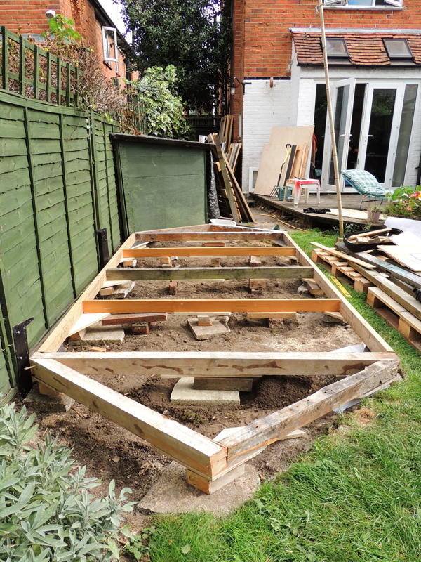 setting-flooring-footings_21407222081_o.jpg