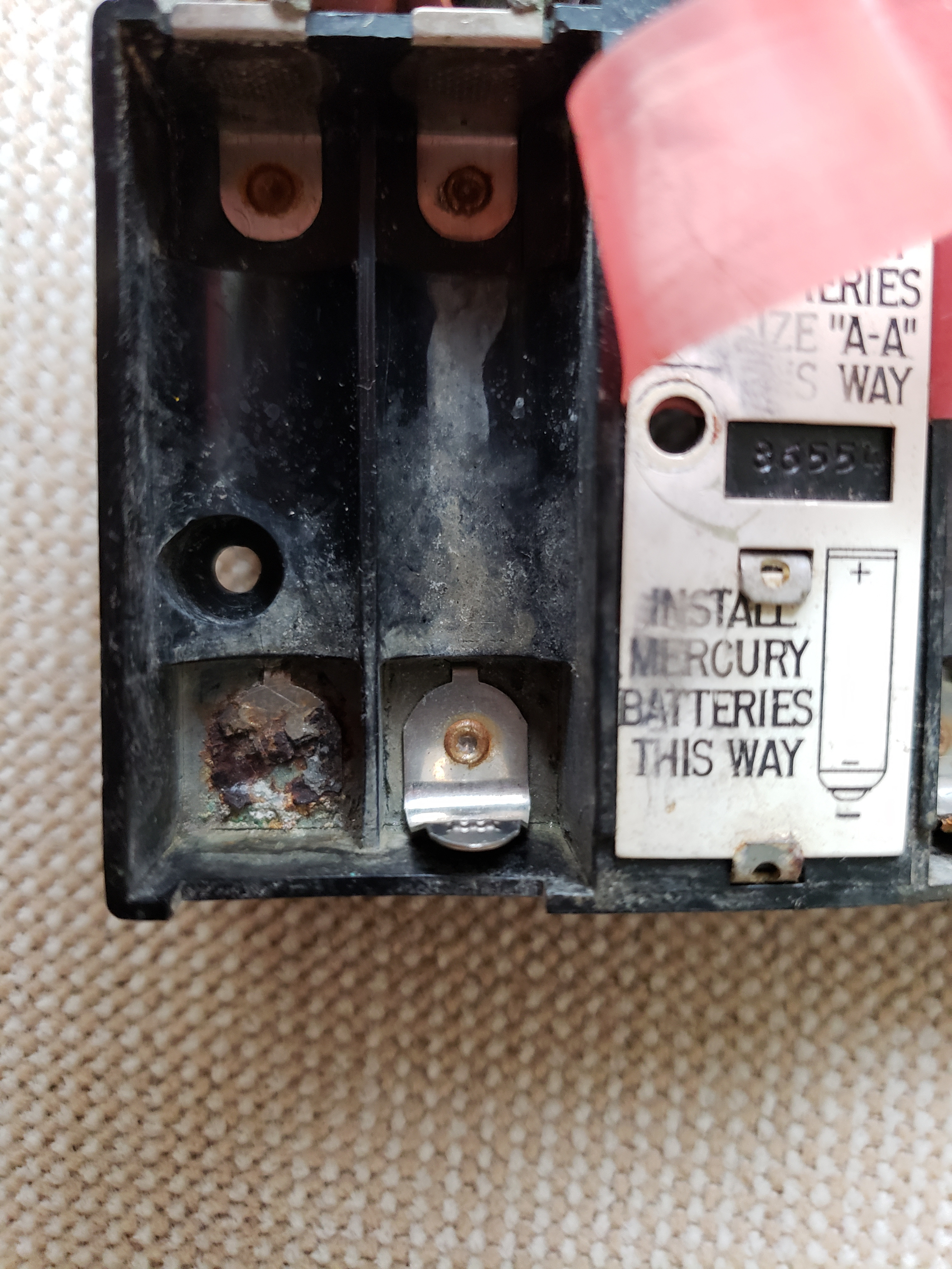 showing missing metal finger which will need to be replaced.jpg