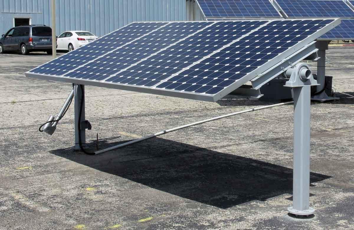 single_axis_solar_tracker.jpg