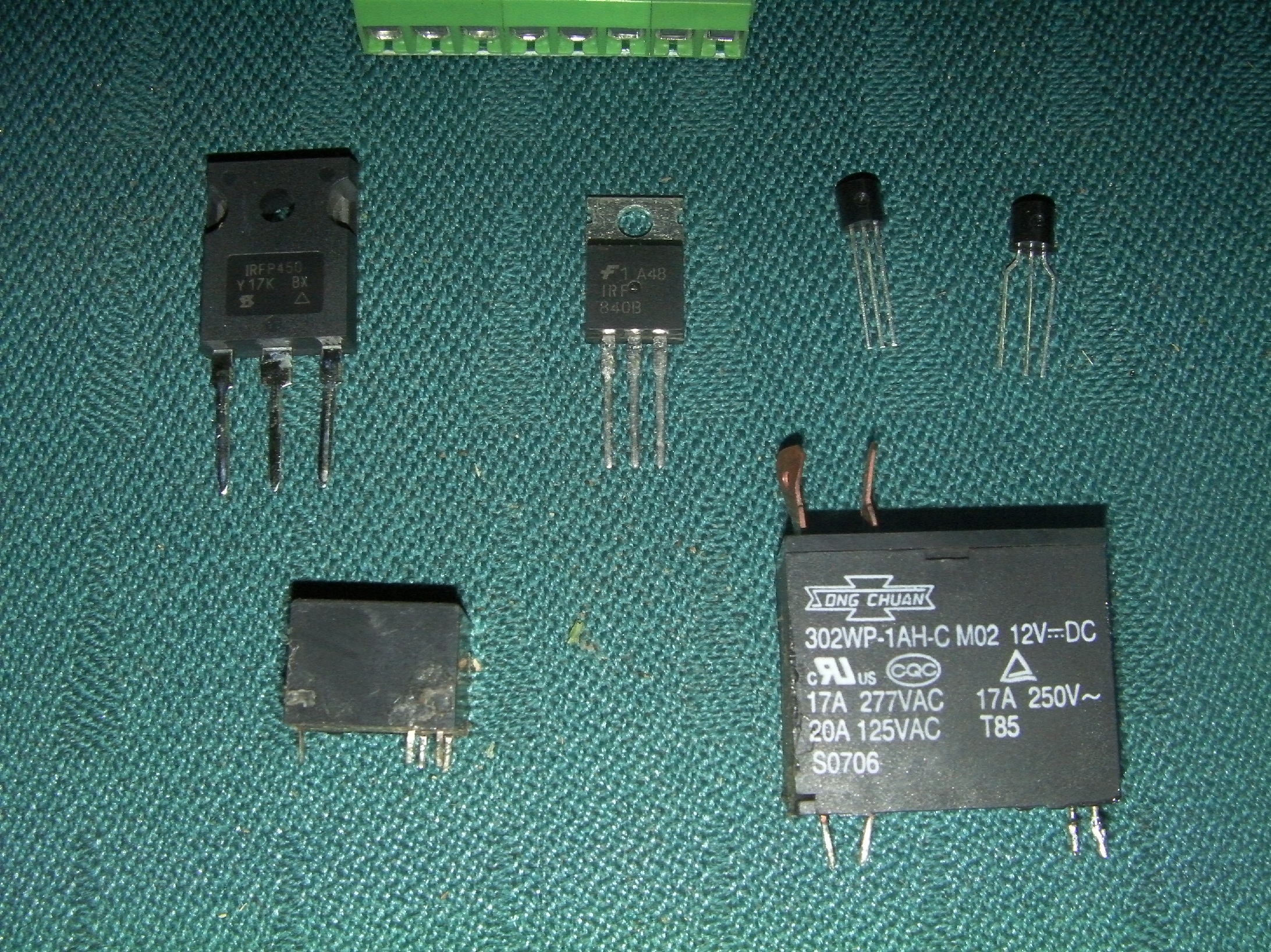 somerelaysandsometransistors.JPG