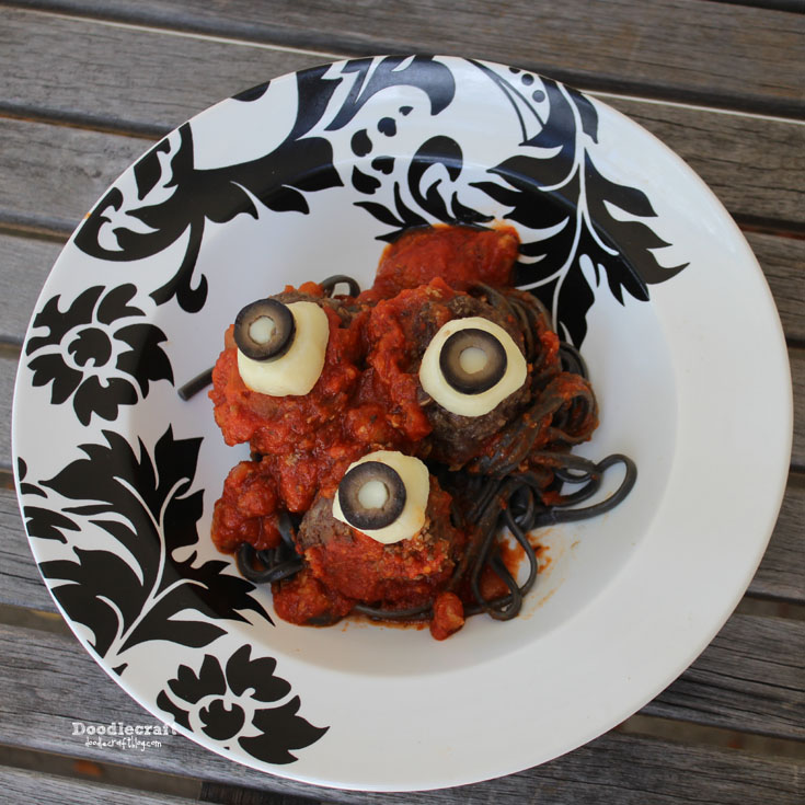 squid ink pasta and meatballs eyeballs halloween dinner linguine spooky meal (13).JPG