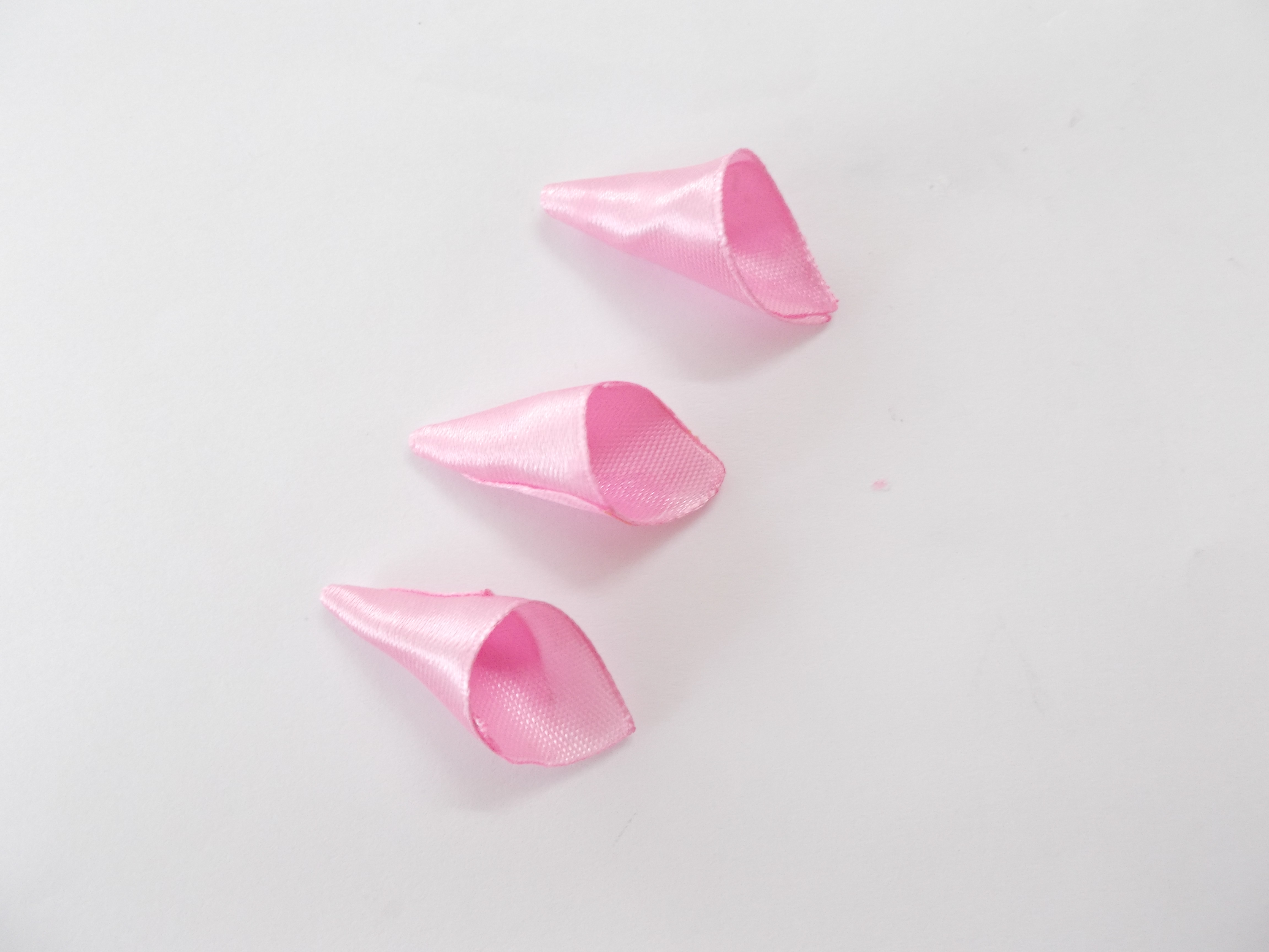 ssatin-flower-tassels.JPG