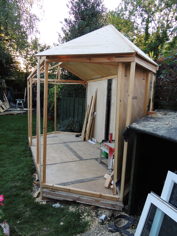 summerhouse-main-casing-frame_21586362629_o.jpg