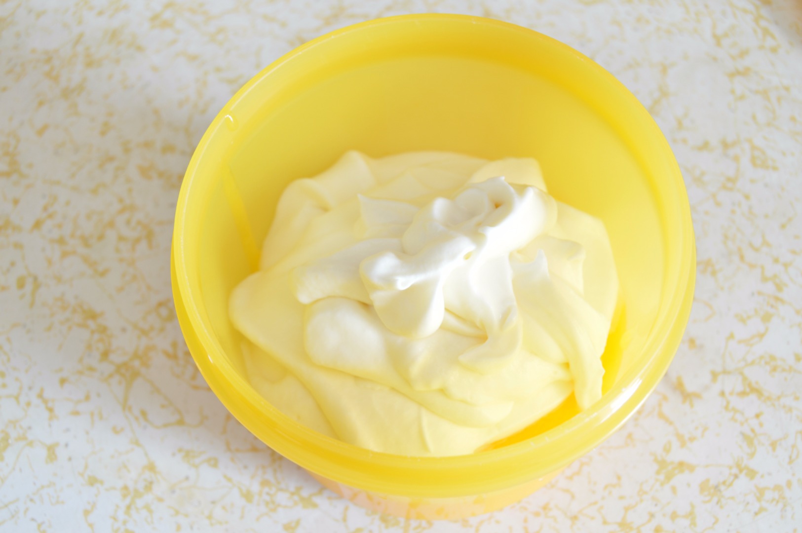 take puree and ice cream in a bowl and mix.jpg