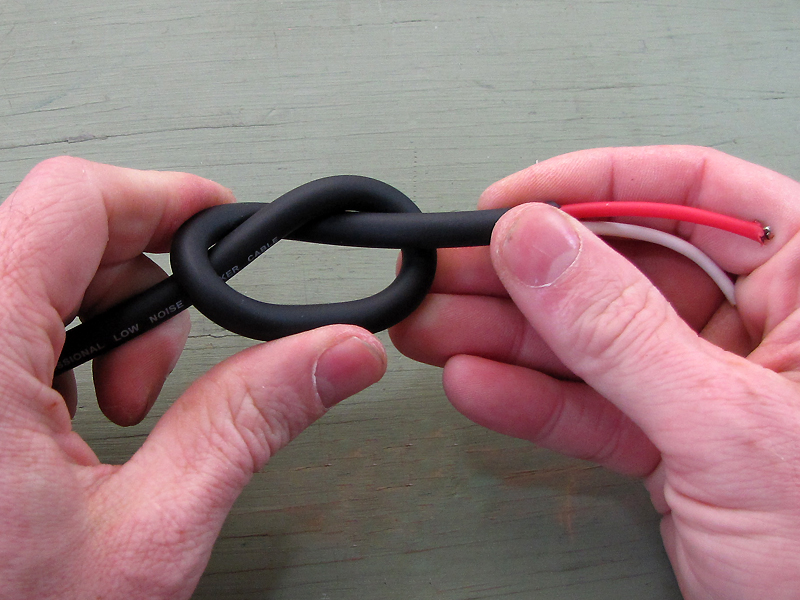tie strain relief knot 02.jpg