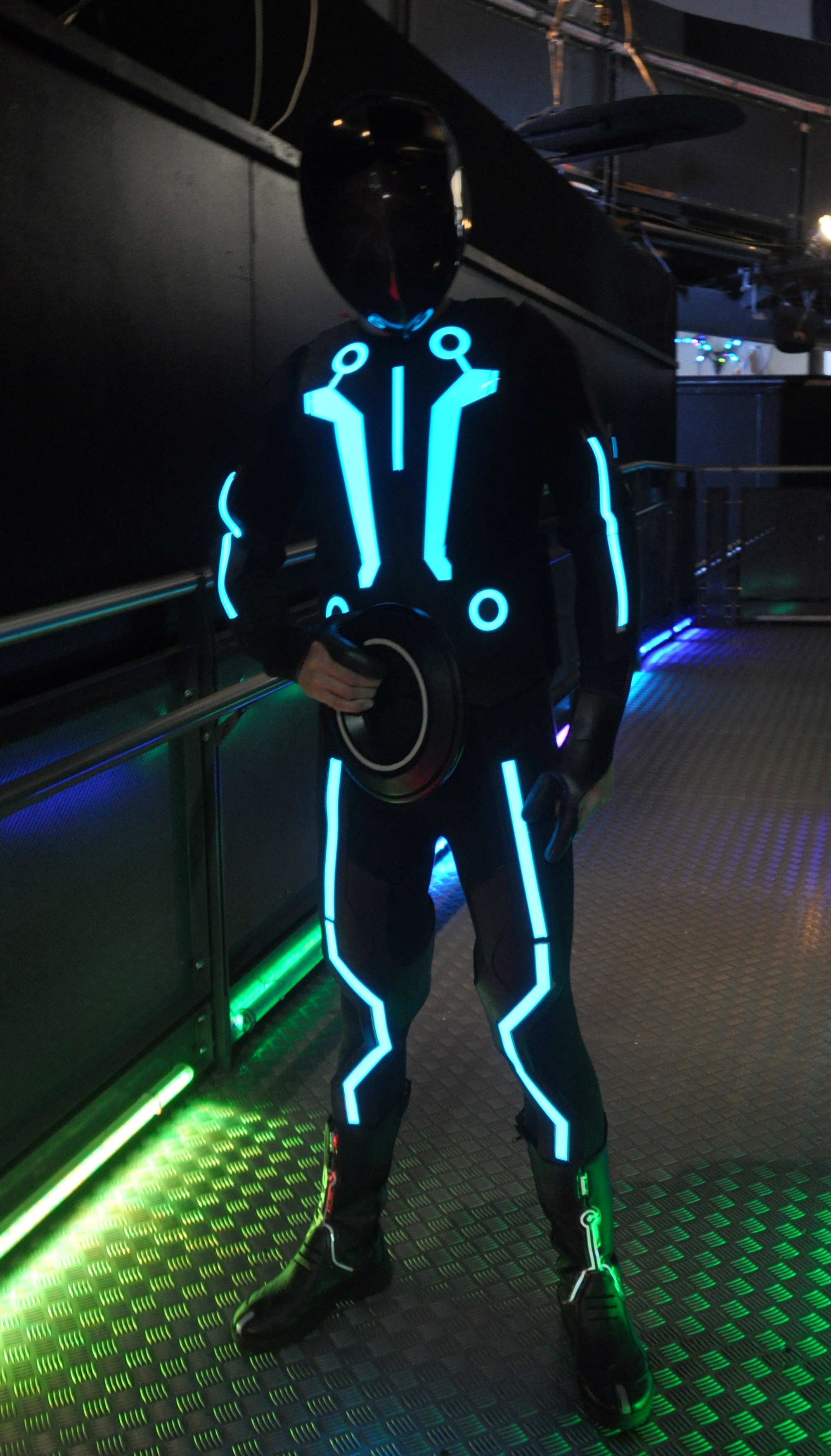 tronsuit1lg.JPG