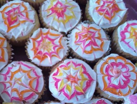 tye dye cupcakes.JPG