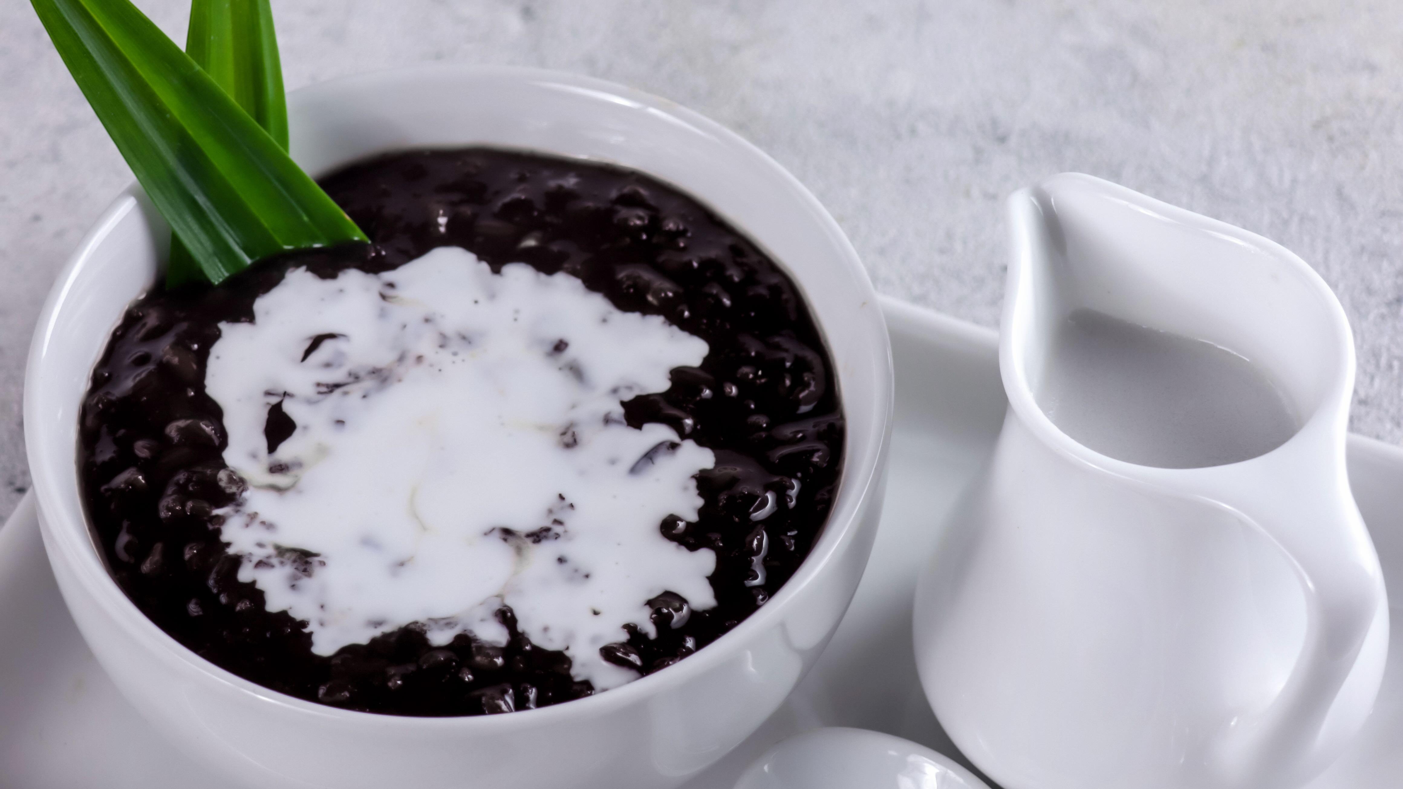 vietnamese-black-bean-dessert-che-dau-den.jpeg