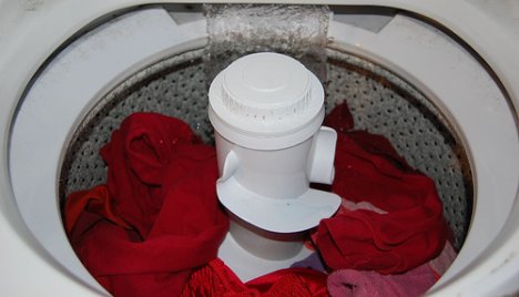 washing-machine-wash-cold-water-red-clothes-photo.jpg