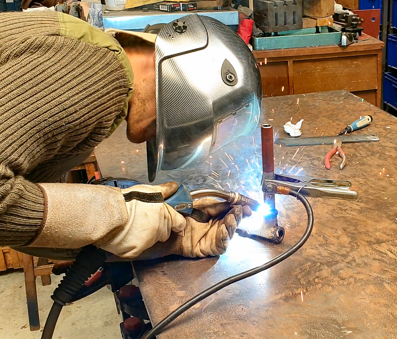 welding the wheel mount.jpg