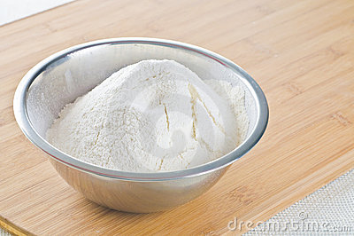 white-flour-bowl-17442578.jpg