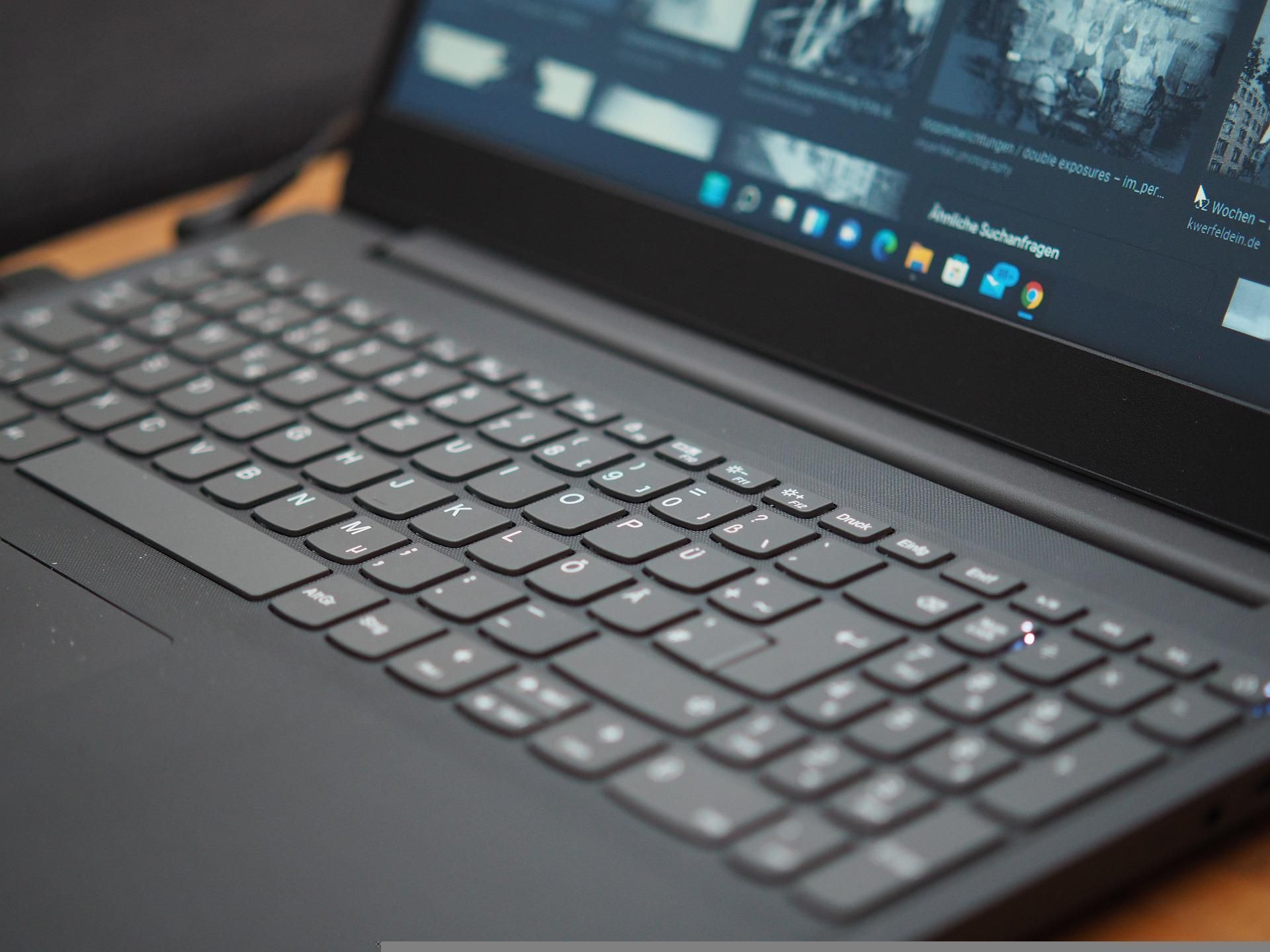 windows-11-gdca233458_1920.jpg